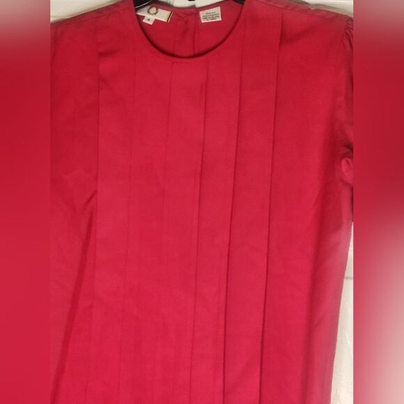 Vtg WTC 6 Red 100% SILK Shrtslvs Folds Buttons on the Back Women’s Top Blouse - Picture 4 of 10